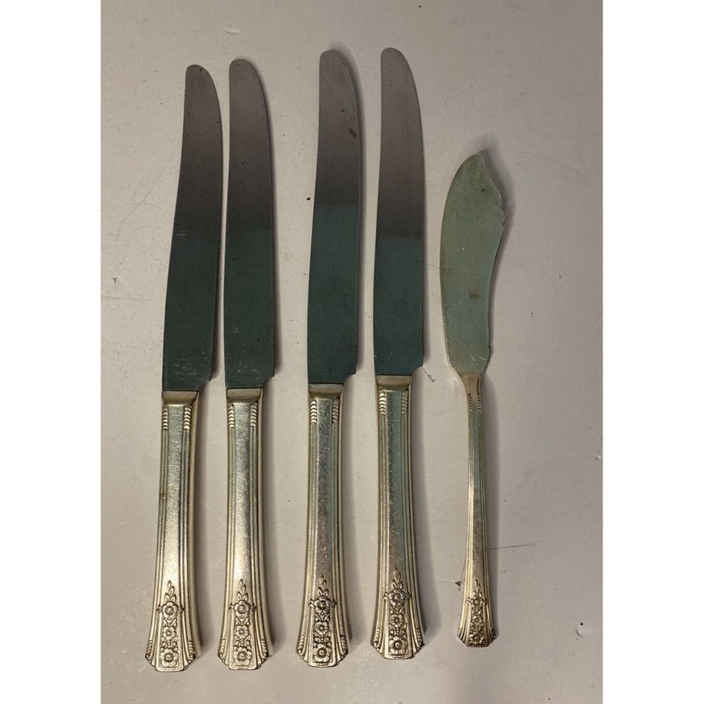 Oneida Community Tudor Silverplate 4 Knives & 1 Spreader Floral Pattern Lot of 5